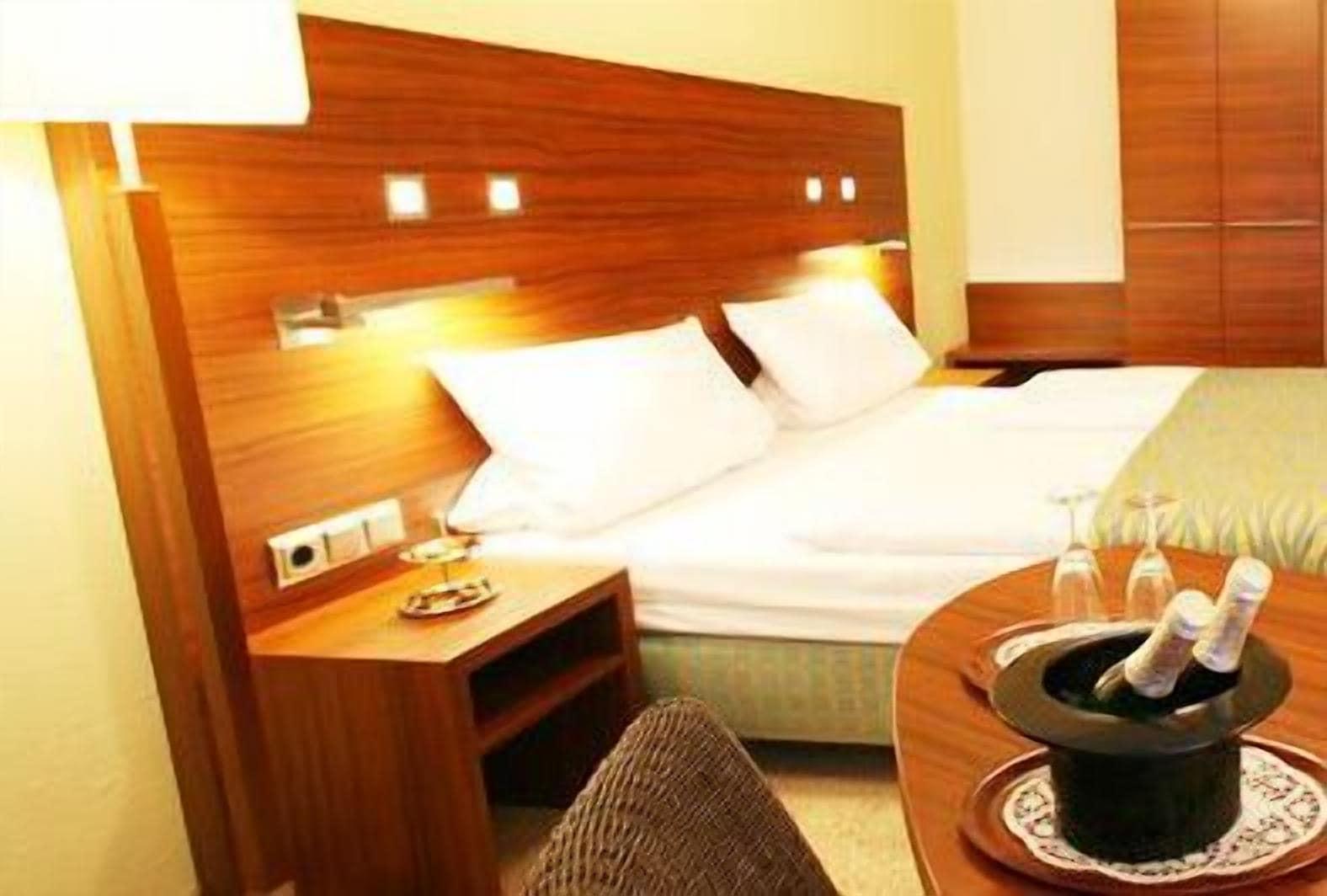 Hotel Wallis Μόναχο Εξωτερικό φωτογραφία